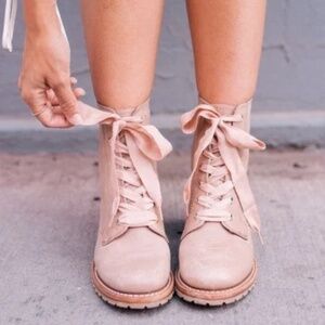 RARE Frye Sabrina 6G Lilac Pink/Cream Leather Lace Up Cute Heeled Ankle Booties